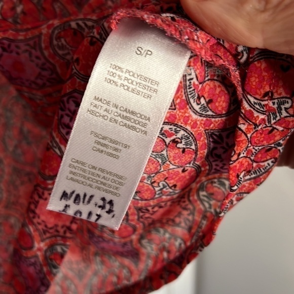 Woman’s Size Small Lightweight Sheer Blouse. Office, V Neck - Picture 6 of 9